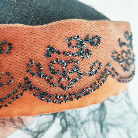 1930s Pill Bottle Hat Crushed Velvet Hat, Black Crinoline Veil, Vtg Pillbox Hat - Picture 4 of 11